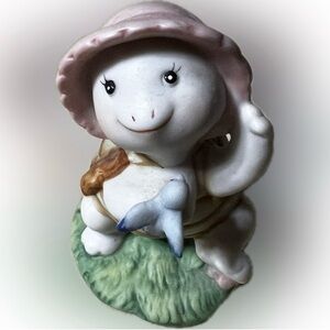 💥Vintage 1980 HOMCO Girl Baby Turtle Hat Ribbon Bird Porcelain #8877 Figurine